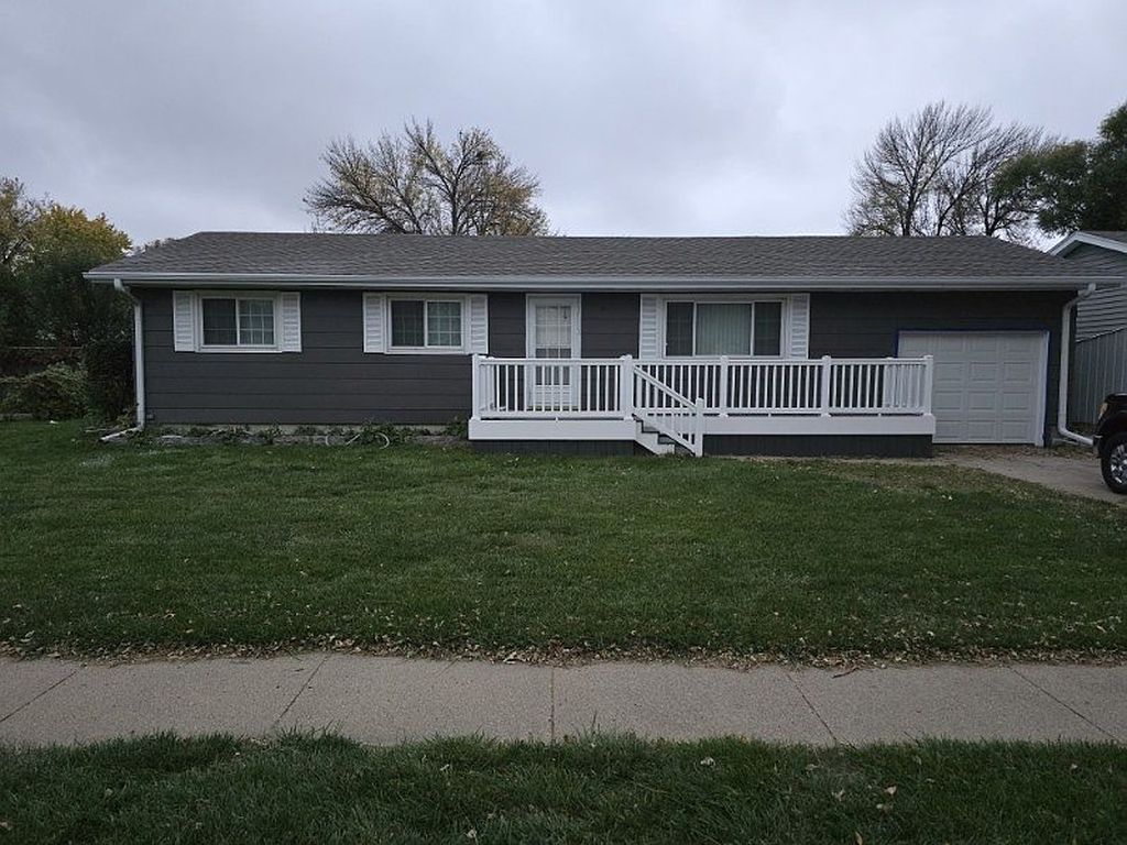 820 Apache Dr - Property Image