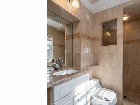 5th image of 318 Bainbridge St #3