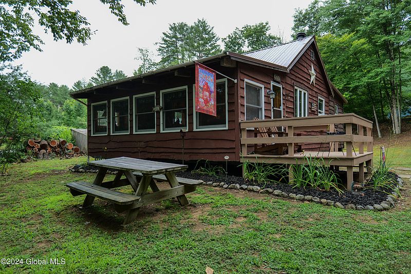 2nd image of 28 Rosebloom Rd