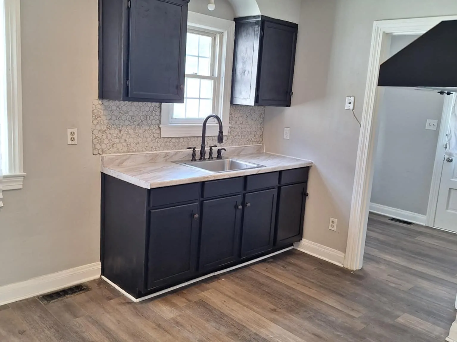 2 bed, 720 sqft, $1,200 — Photo 2