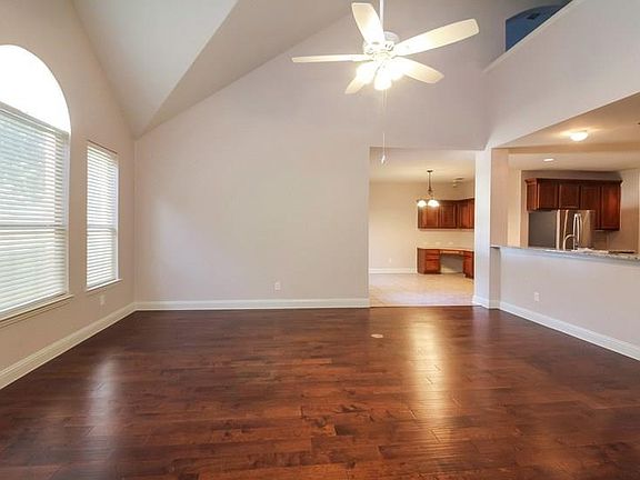 3rd image of 1508 Pecan Valley Dr
