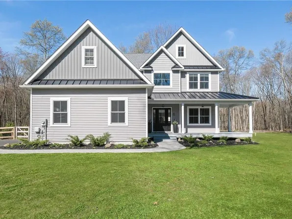8 DeGroodt Drive, Wallkill, NY 12589