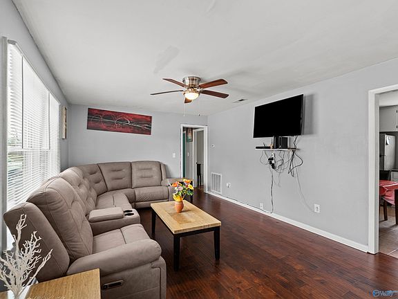 5th image of 1822 North St SE