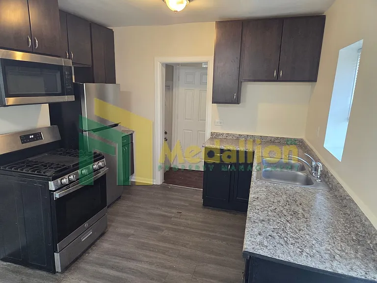8749 S Wabash Ave — Photo 10