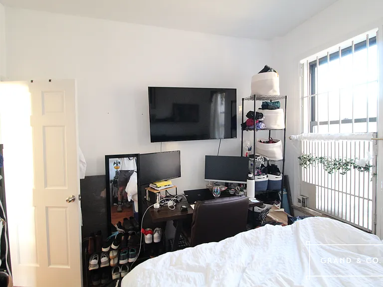 14 Maujer St #14 — Photo 6