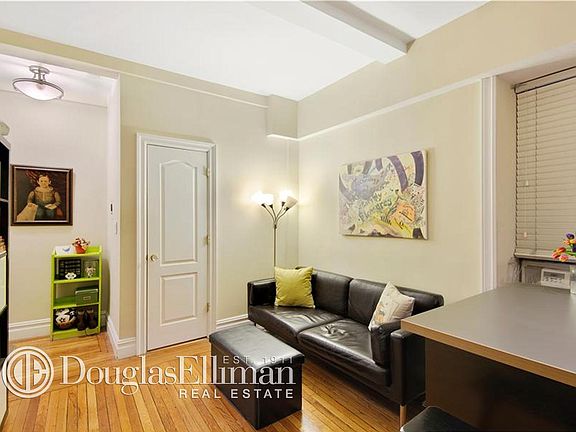 3rd image of 116 W 72nd St APT 2D