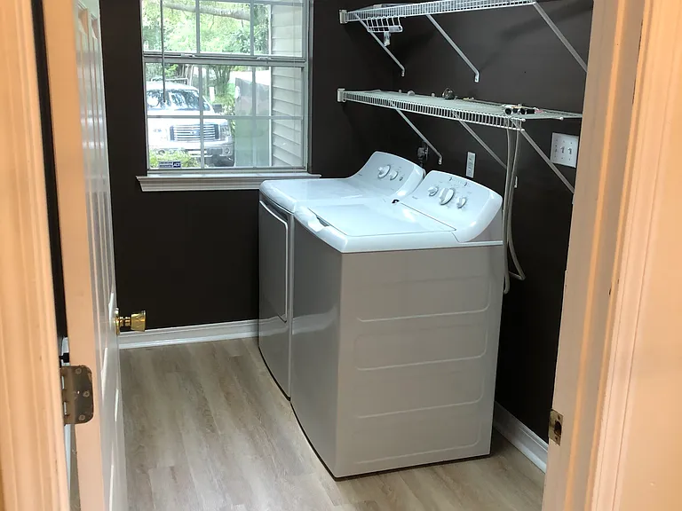 100 Woods Dr — Photo 2