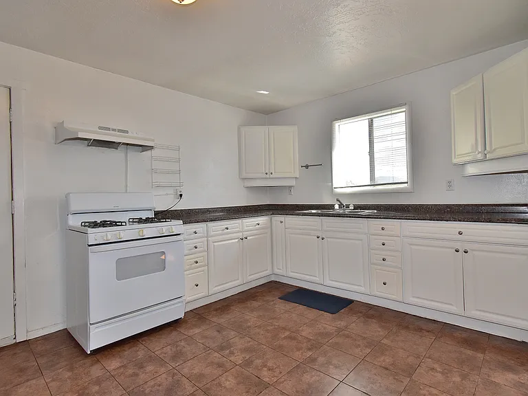 1890 Gils Way — Photo 7
