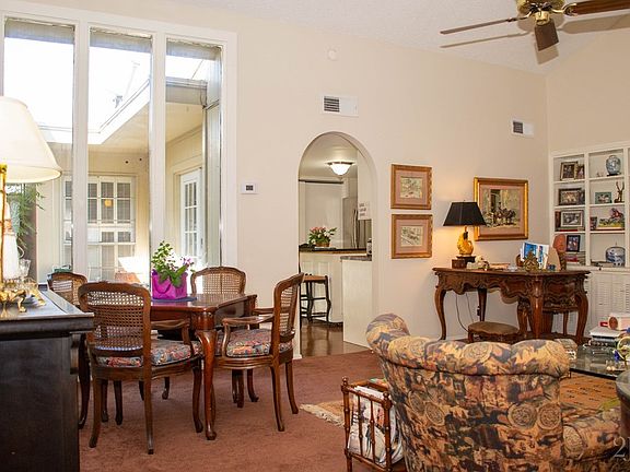 5th image of 2570 Sunset Dr