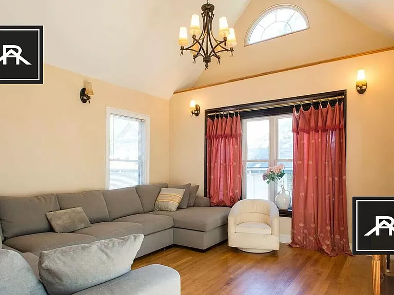 76 Georgia St #2 — Photo 3