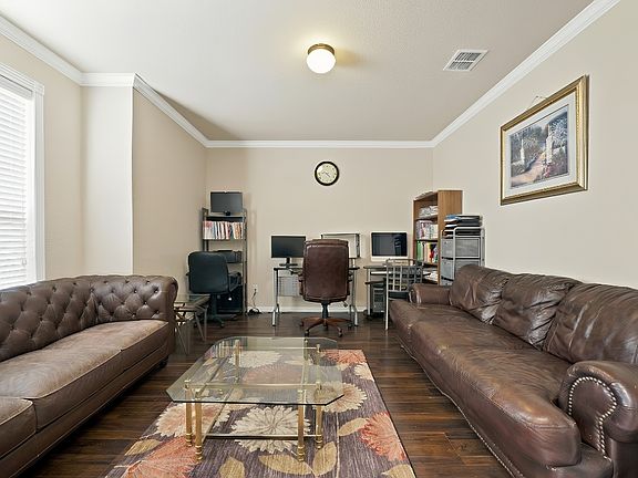 3rd image of 709 Decatur Way