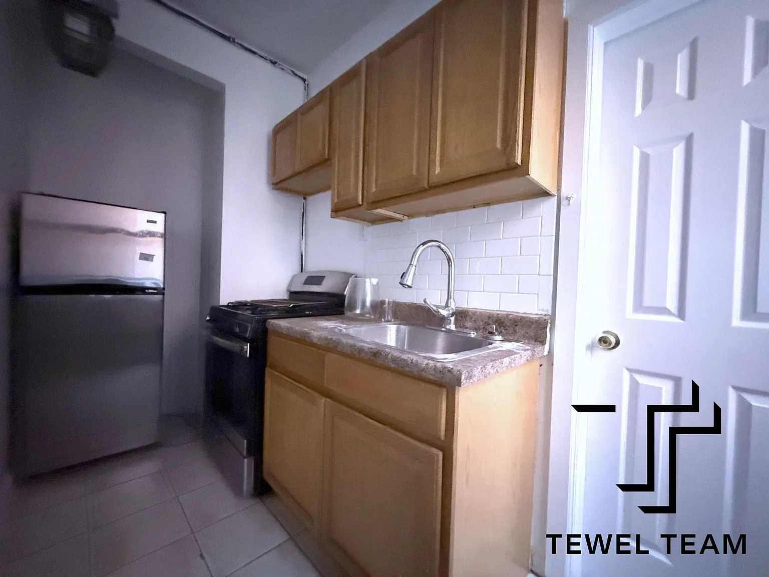 736 Riverside Drive — Photo 4
