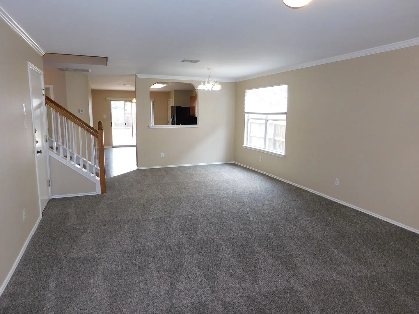 Beautiful 5 bedroom home w/ 2 primary suites — Photo 3
