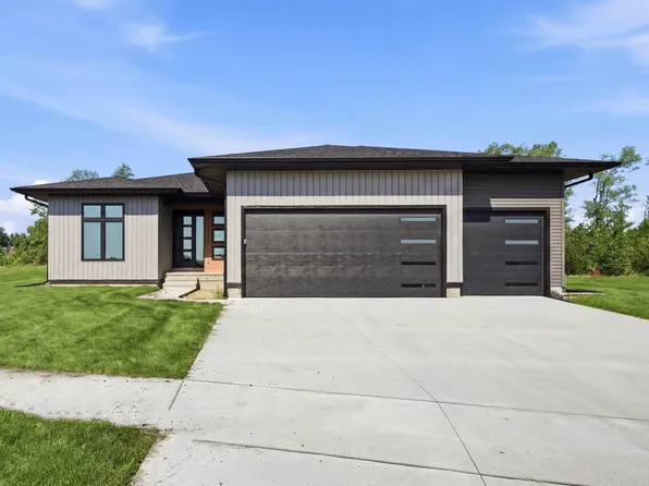 4713 Luke St, Cedar Falls, IA 50613