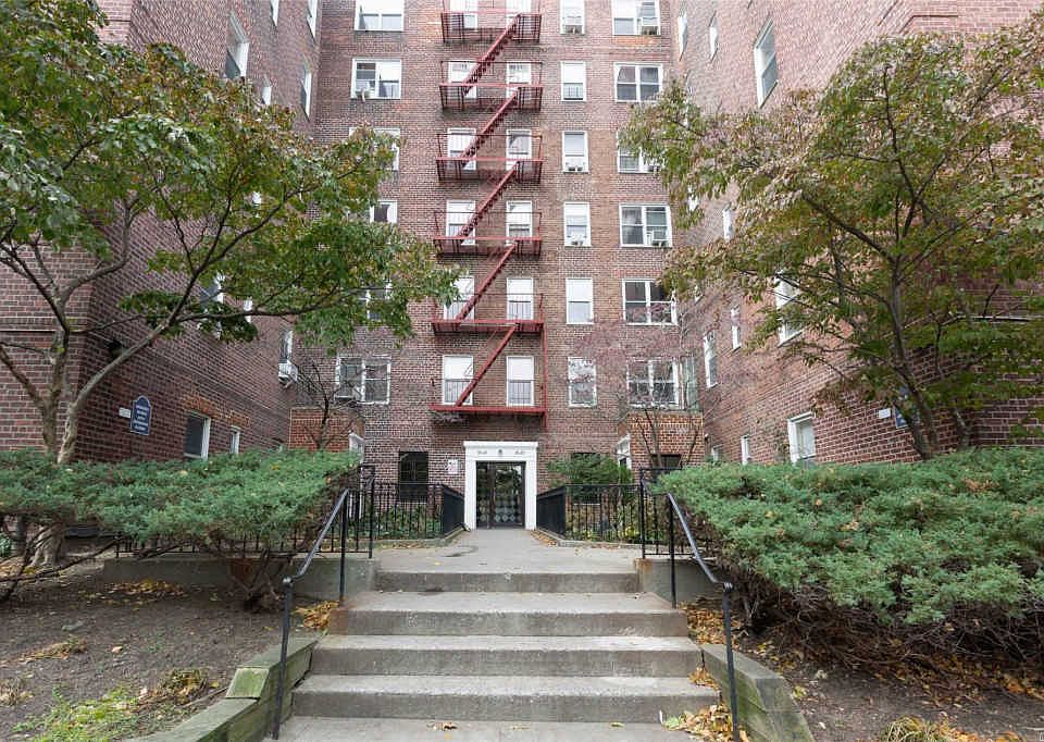 1st image of 3925 51st St APT 3F