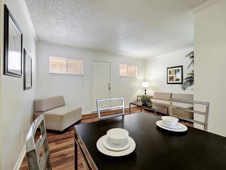 4553 Guadalupe St #2B — Photo 12