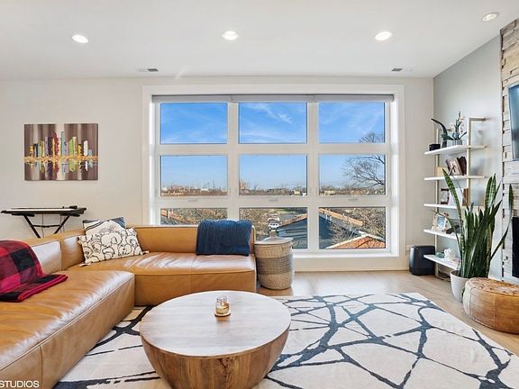 3rd image of 1209 E 46th St #4E