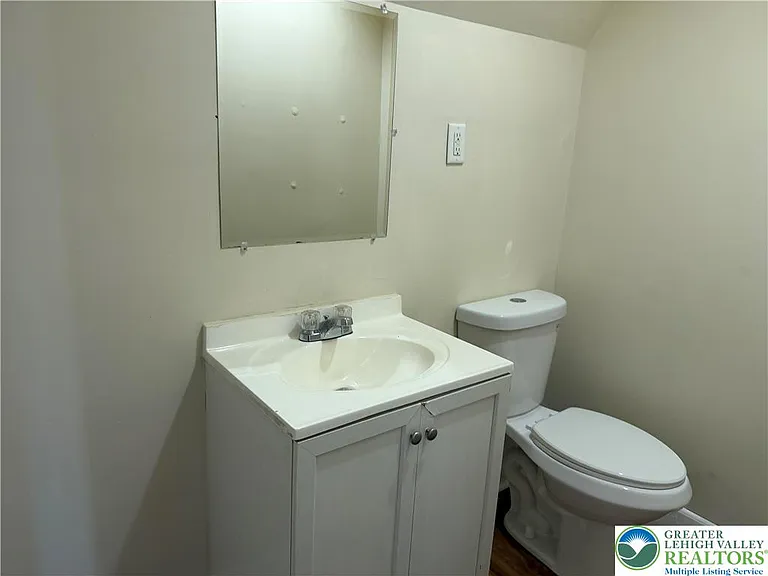 1201 E 4th St #4 — Photo 10