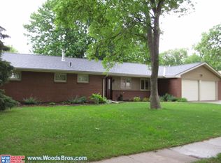 1240 Eldon Dr, Lincoln, NE 68510