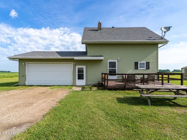 1814 18th St NE, Grand Forks, ND 58203