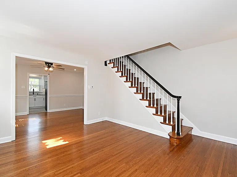 1318 Cherry St — Photo 3