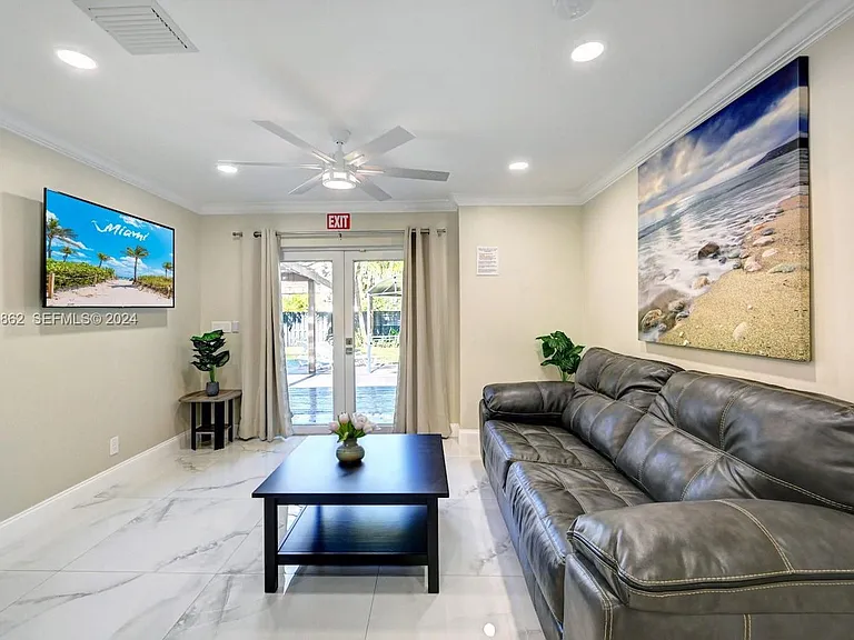 1307 Rodman St — Photo 8