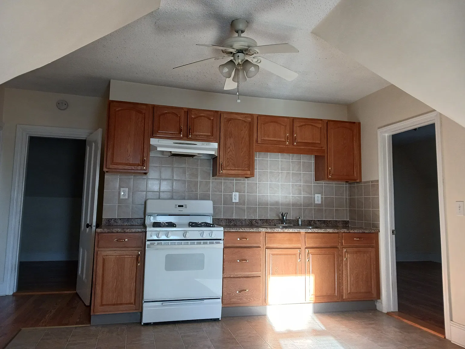 1 bed, 800 sqft, $1,600 — Photo 2