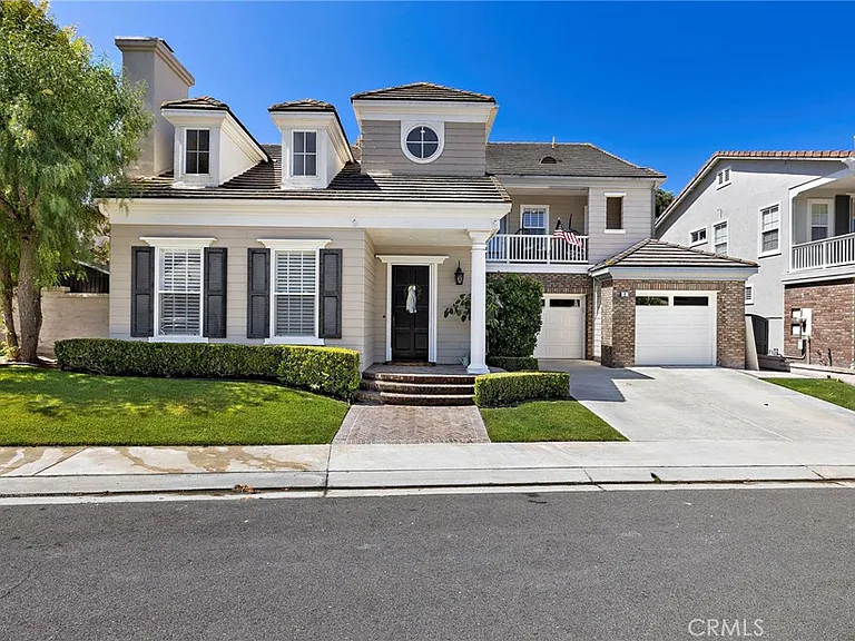 8 Victoria Ln — Photo 2