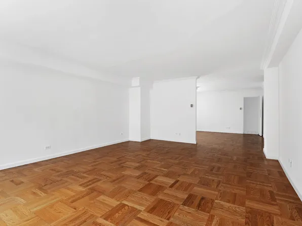 200 Central Park South image 2 of 9