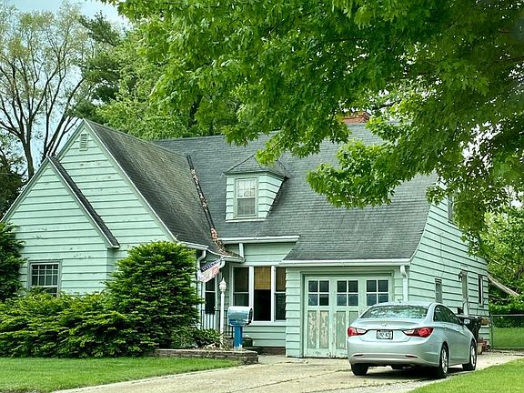 2nd image of 1320 Hackett St