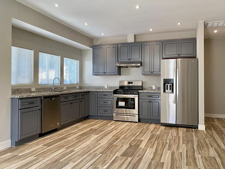 1729 E San Antonio St — Photo 3