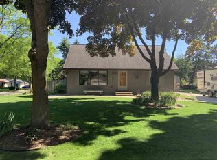 3044 Lawndale Dr, Green Bay, WI 54311