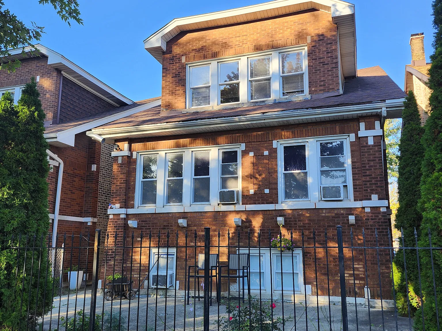 2 bed, $1,300 — Photo 1