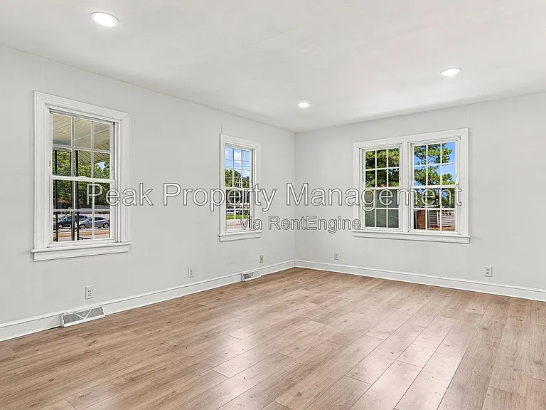 2958 Winston Churchill Dr — Photo 5