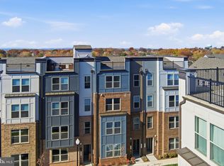 2136 Glacier Rd, Herndon, VA 20170