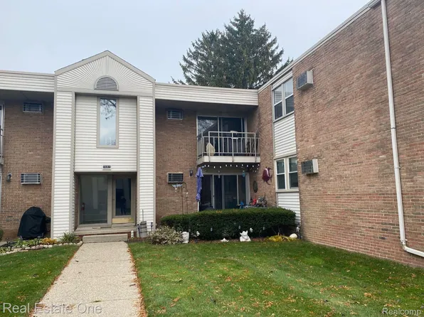 1661 Cass Lake Rd Unit D, Keego Harbor, MI 48320