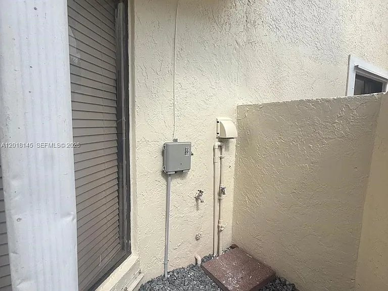 1004 San Remo Cir — Photo 4