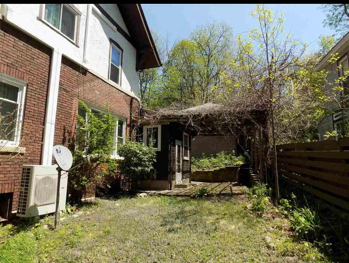 325 Perrin Ave — Photo 2