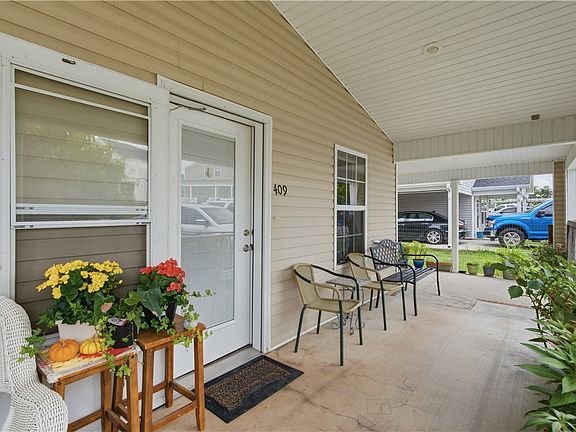 2nd image of 409 E Linda Ln