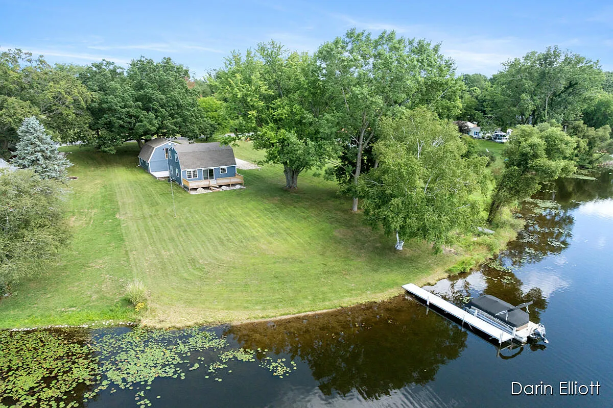 3927 E Shore Dr photo 1