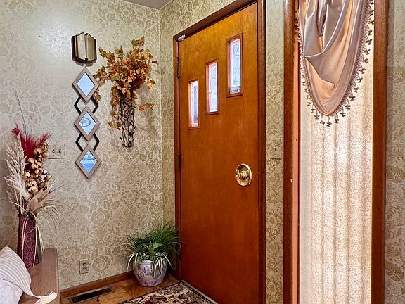 2nd image of 1202 N Sheridan Rd