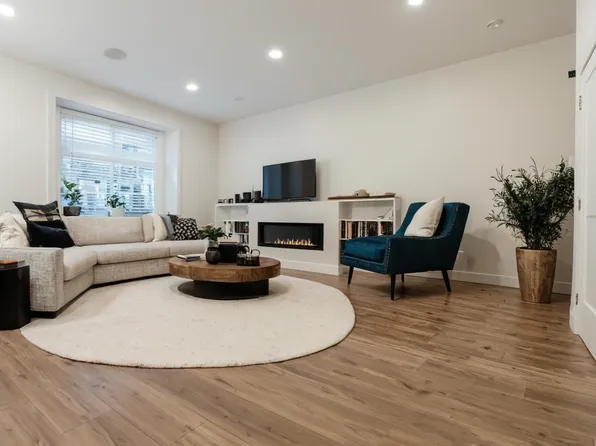 5960 142nd St #16, Surrey, BC V3X 0H4