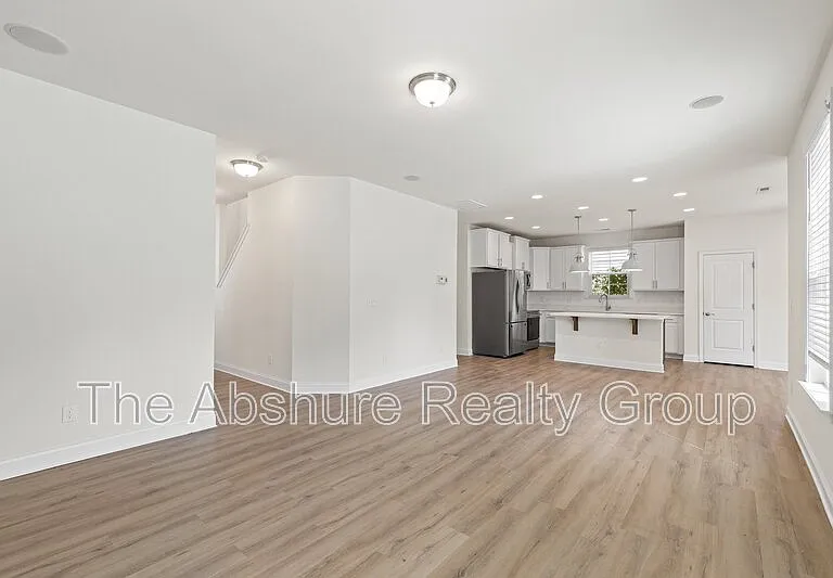 404 Avery Glenn Way — Photo 11