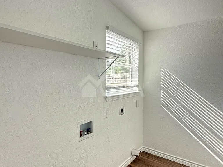 2902 Woodcliffe St — Photo 8