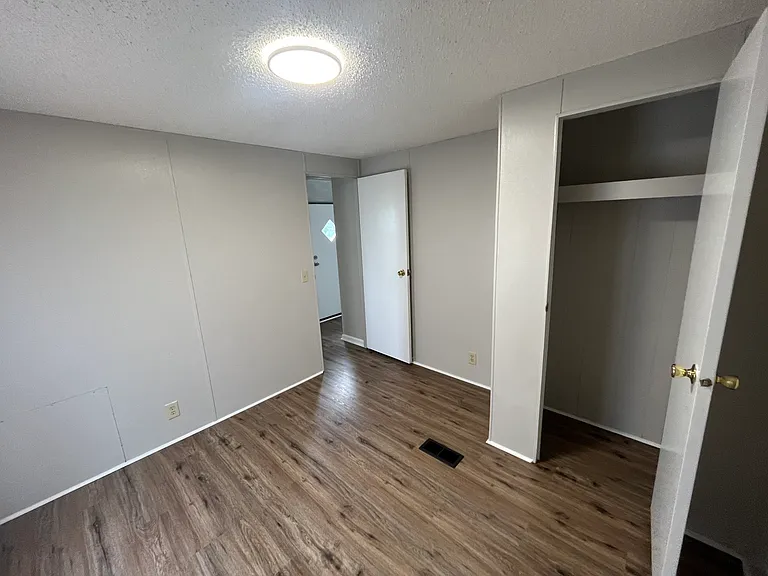 1812 Brinson St — Photo 7