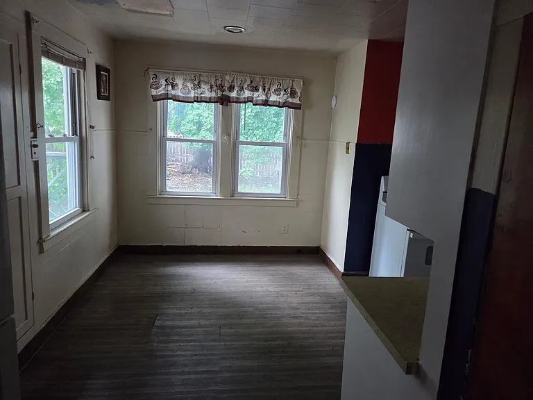 811 N Townsend St — Photo 4