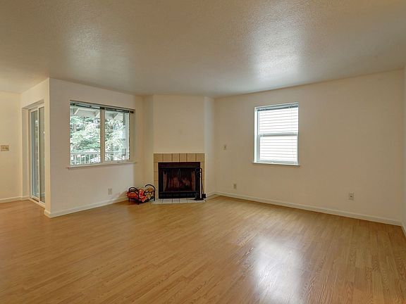 3rd image of 4231 NE 5th St APT D203