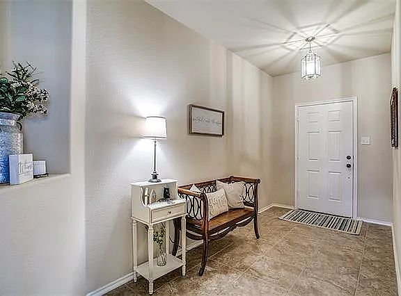 4th image of 10104 Horseshoe Ln