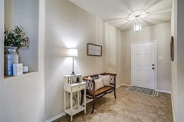 10104 Horseshoe Ln — Photo 4