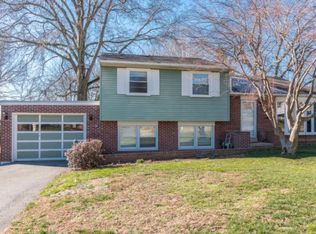 56 Oak Ridge Dr, Lancaster, PA 17603